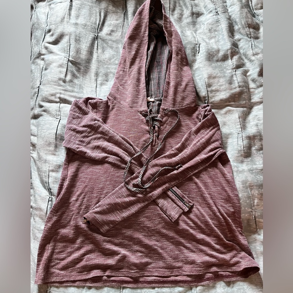 M Women’s Hooded Longsleeve